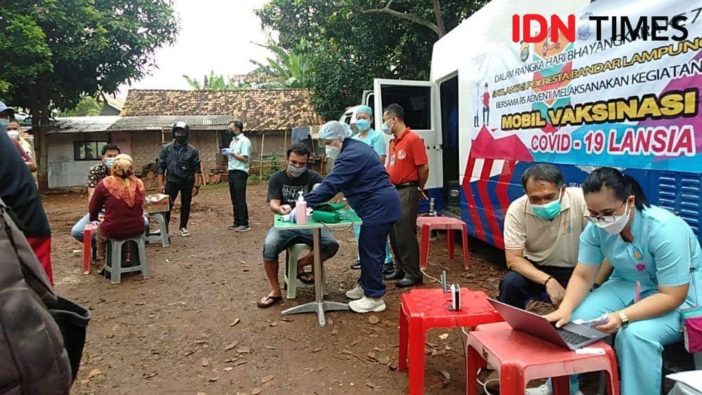 Vaksin Keliling Gratis Polresta Bandar Lampung (IDN Times/Tama Yudha Wiguna)