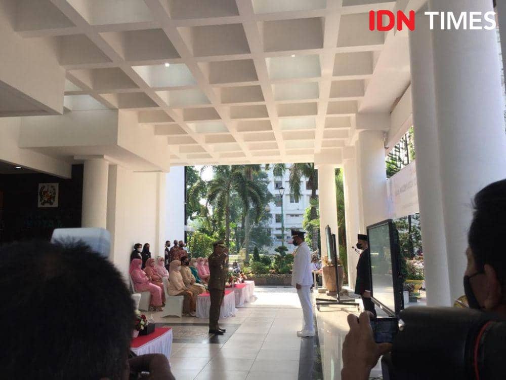 Wali Kota Medan, Muhammad Bobby Afif Nasution saat menggelar upacara dalam rangka HUT Kota ke-431 Medan (IDN Times/Indah Permata Sari)