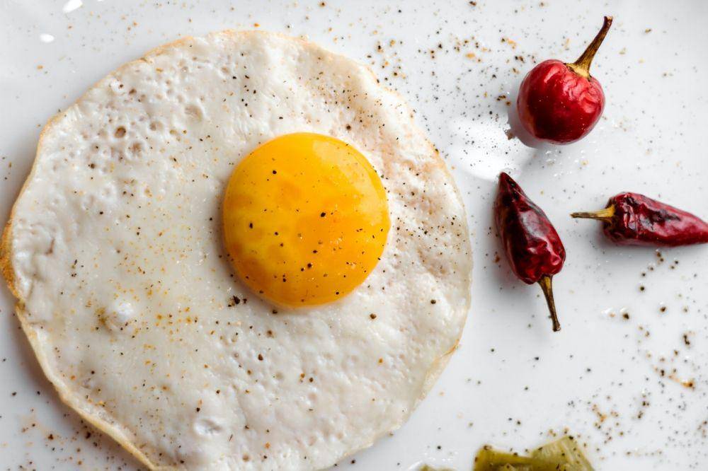 ilustrasi telur (pexels.com/Dhaya Eddine Bentaleb)