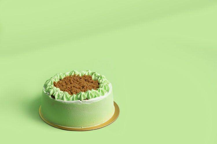 ilustrasi kue berwarna hijau (unsplash.com/Yu Jinyang)