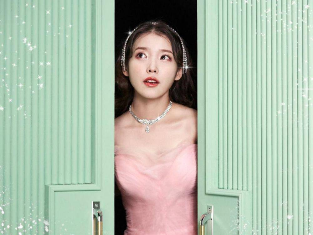IU (twitter.com/_IUofficial)
