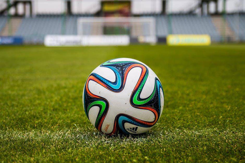 ilustrasi bola sepak (pexels.com/pixabay)