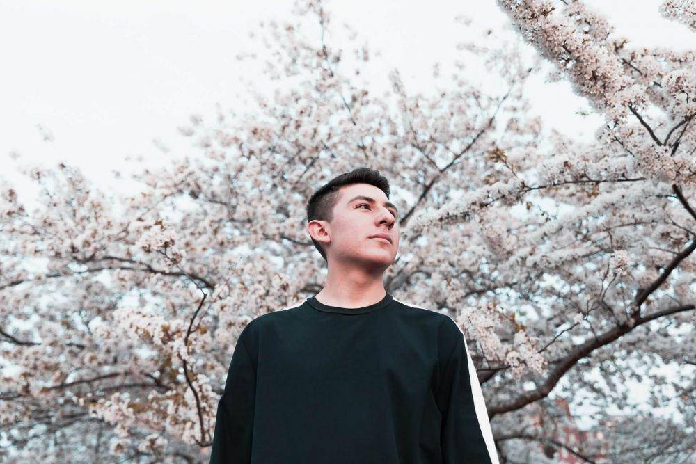 ilustrasi pria berbaju hitam (unsplash.com/Alex Iby)