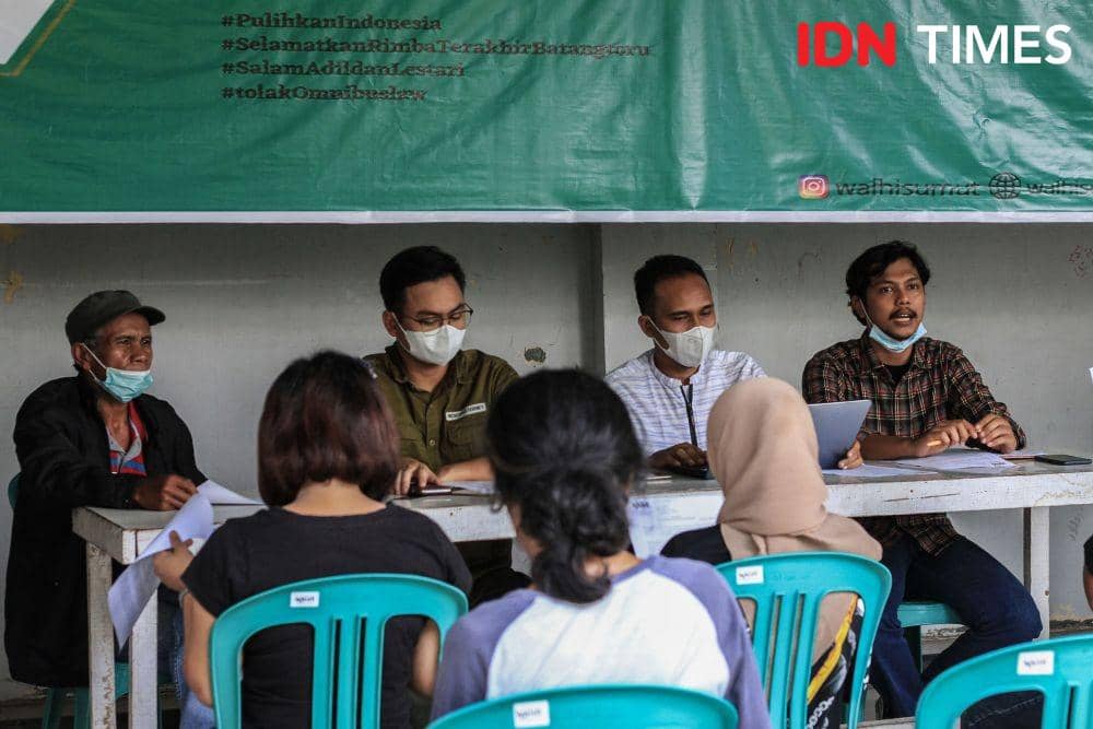 Konferensi pers WALHI Sumut menyoal polemik PT Toba Pulp Lestari, Kamis (1/7/2021). (IDN Times/Prayugo Utomo)