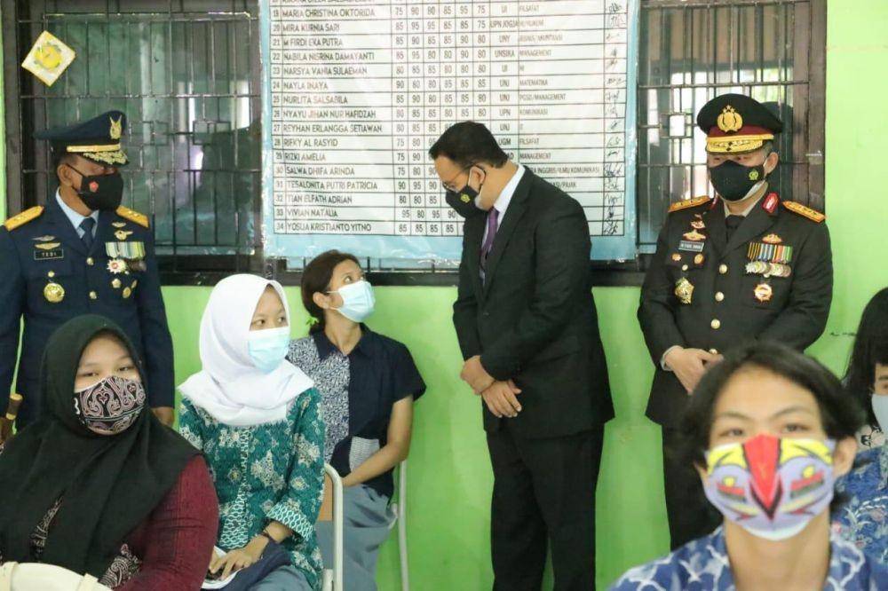 Jakarta selenggarakan vaksin anak usia 12-17 tahun di SMAN 20, Sawah Besar, Jakarta Pusat pada Kamis (1/7/2021). (dok. Humas Pemprov DKI Jakarta)