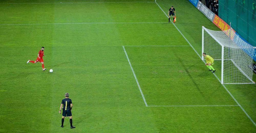 ilustrasi tendangan penalti (simplifaster.com)