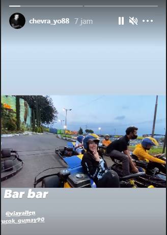 Via Vallen dan Chevra Yolandi saat liburan bersama (instagram.com/chevra_yo88)