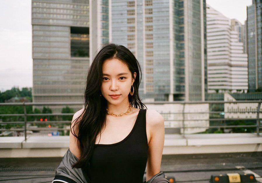 Naeun Apink (instagram.com/marcellasne)