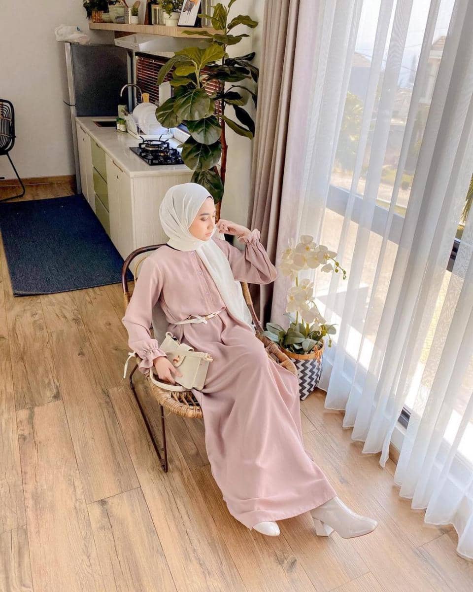 Outfit dress ala Richa Etika (instagram.com/richaeu)