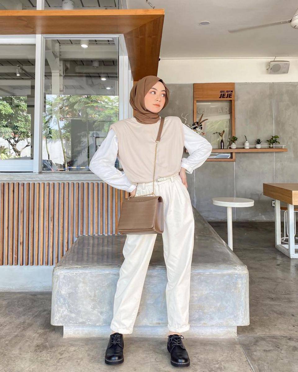 Padu padan vest ala Meirani Amalia (instagram.com/meiraniap)