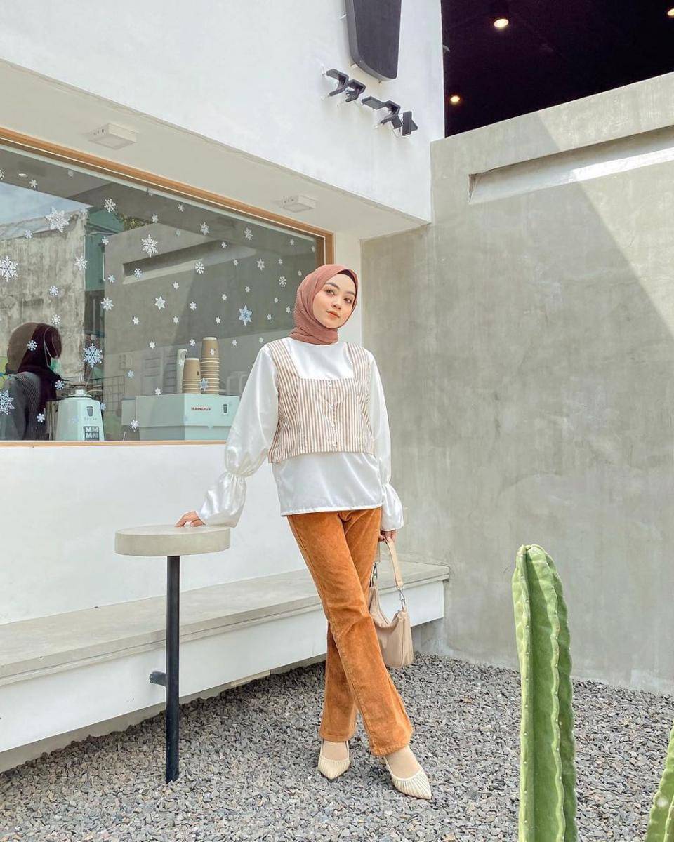 Padu padan vest ala Meirani Amalia (instagram.com/meiraniap)