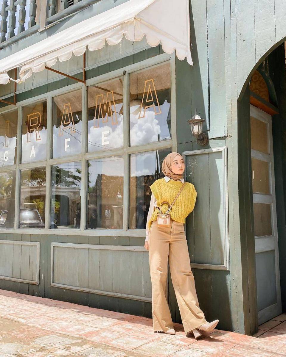 Padu padan vest ala Meirani Amalia (instagram.com/meiraniap)