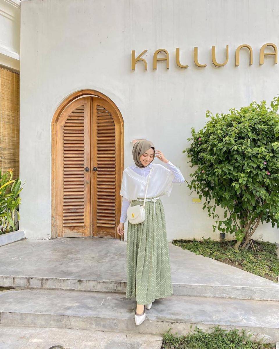 Padu padan vest ala Meirani Amalia (instagram.com/meiraniap)