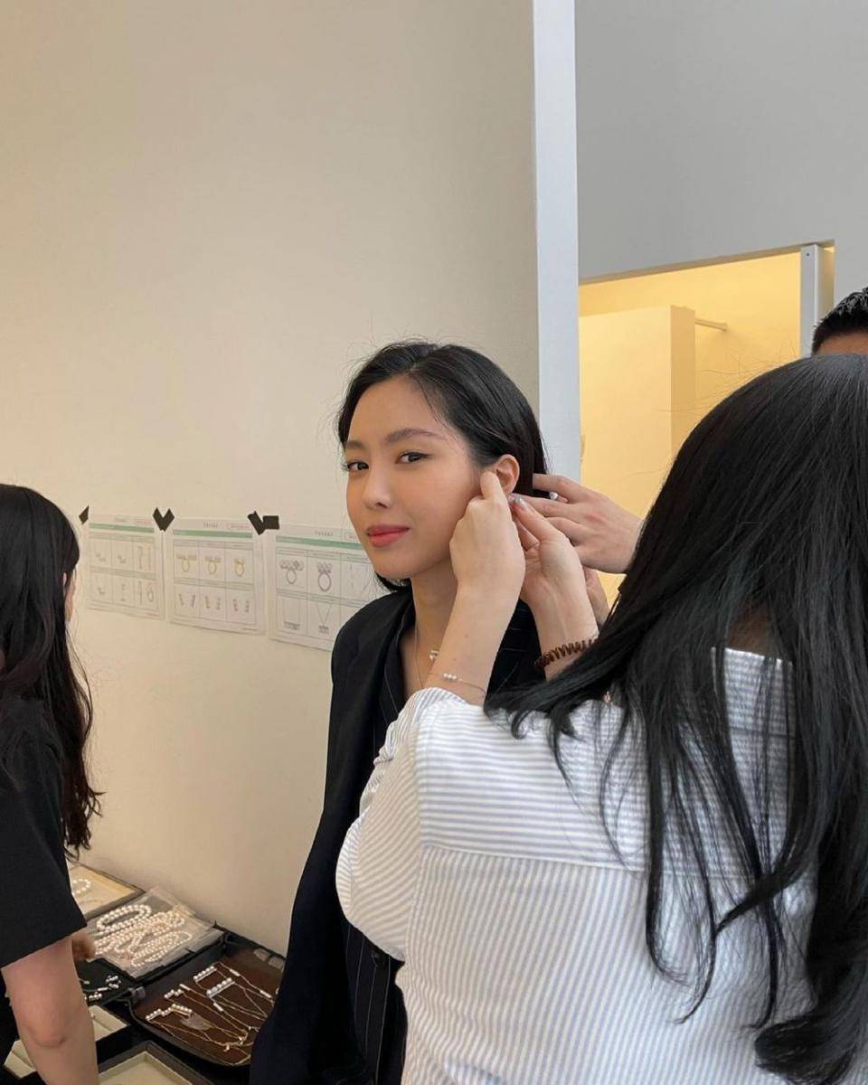Naeun Apink (instagram.com/marcellasne)