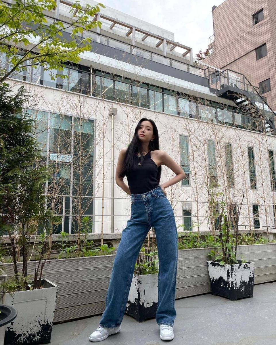 Naeun Apink (instagram.com/marcellasne)