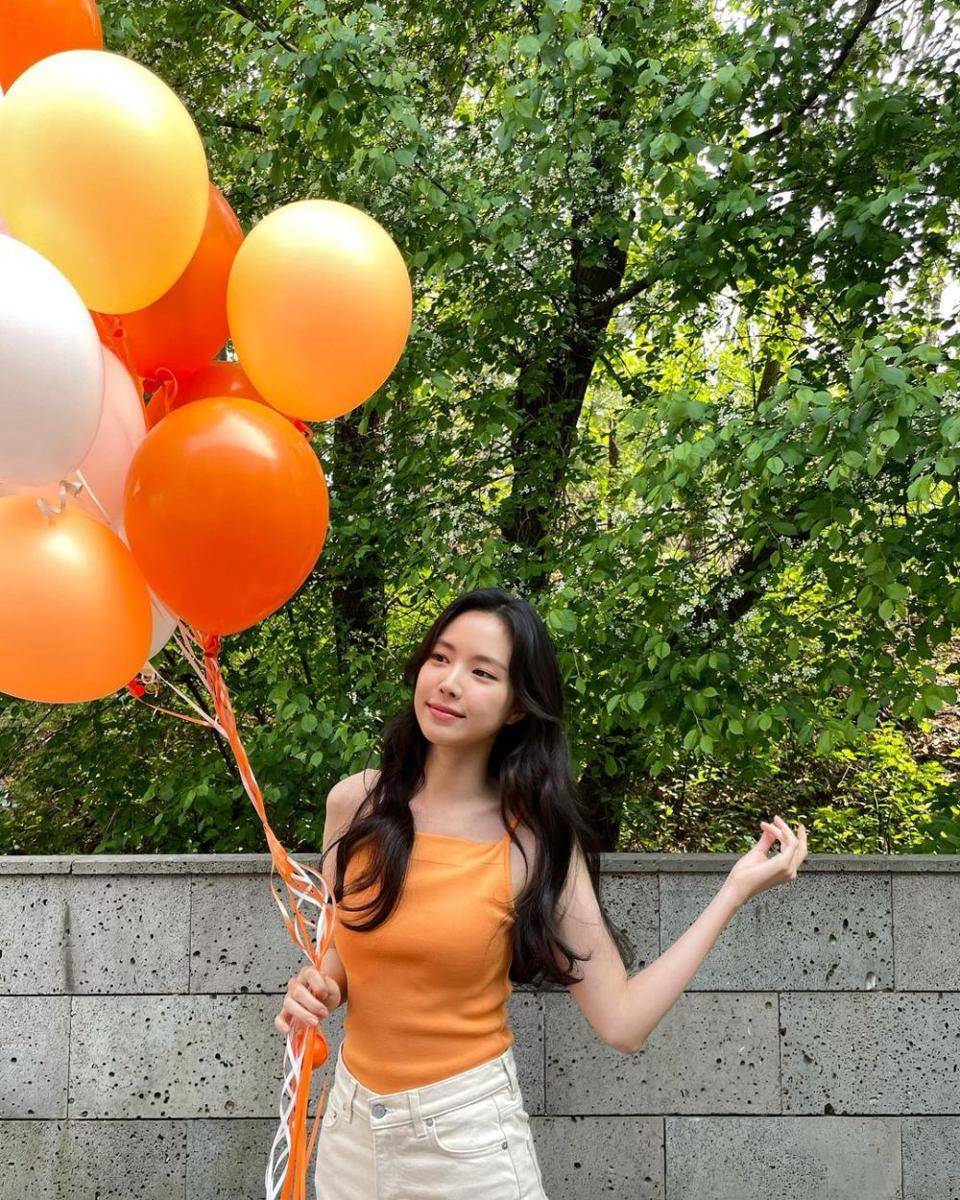 Naeun Apink (instagram.com/marcellasne)