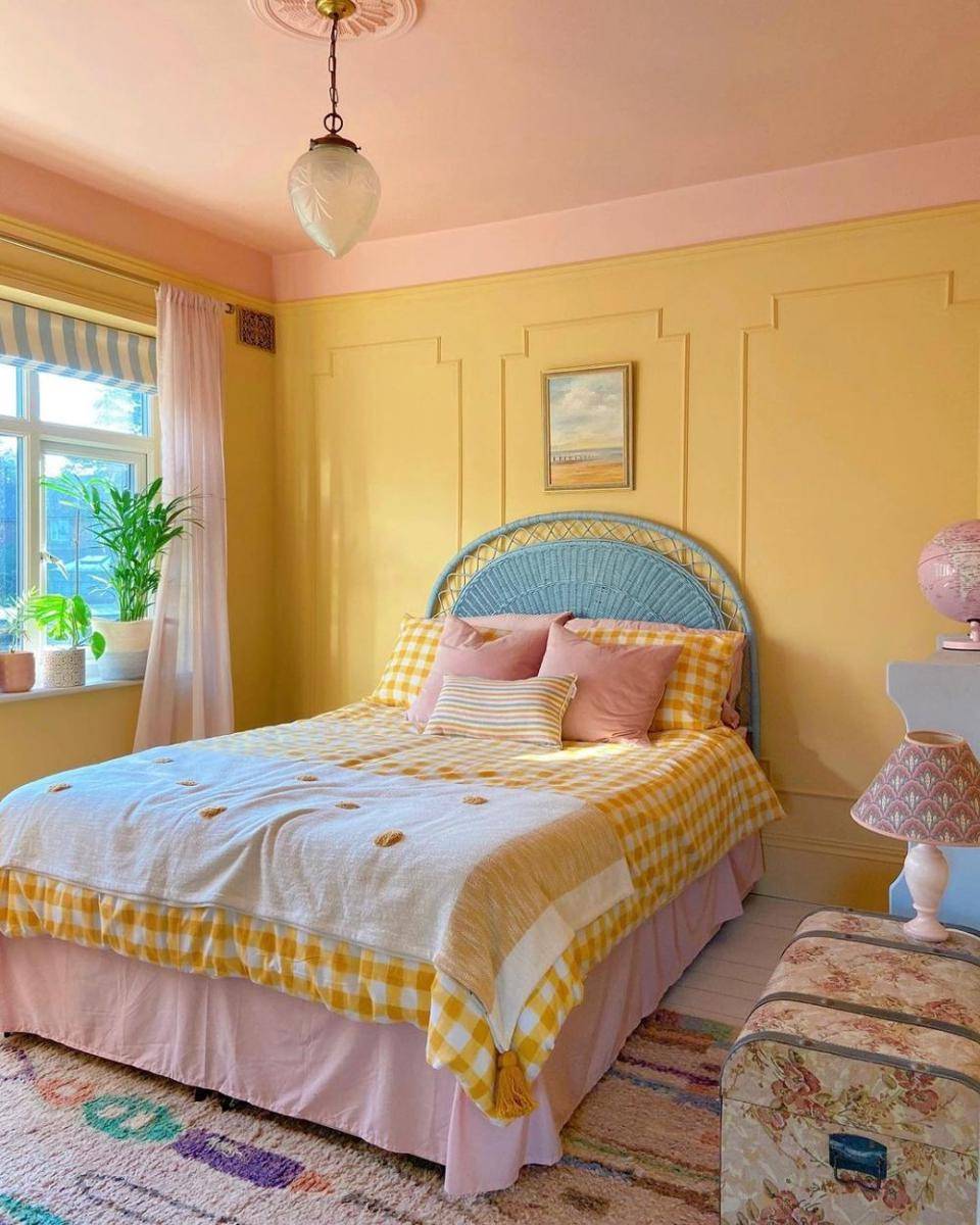 Inspirasi kamar tidur colorful. (instagram.com/thehousethatcolourbuilt)