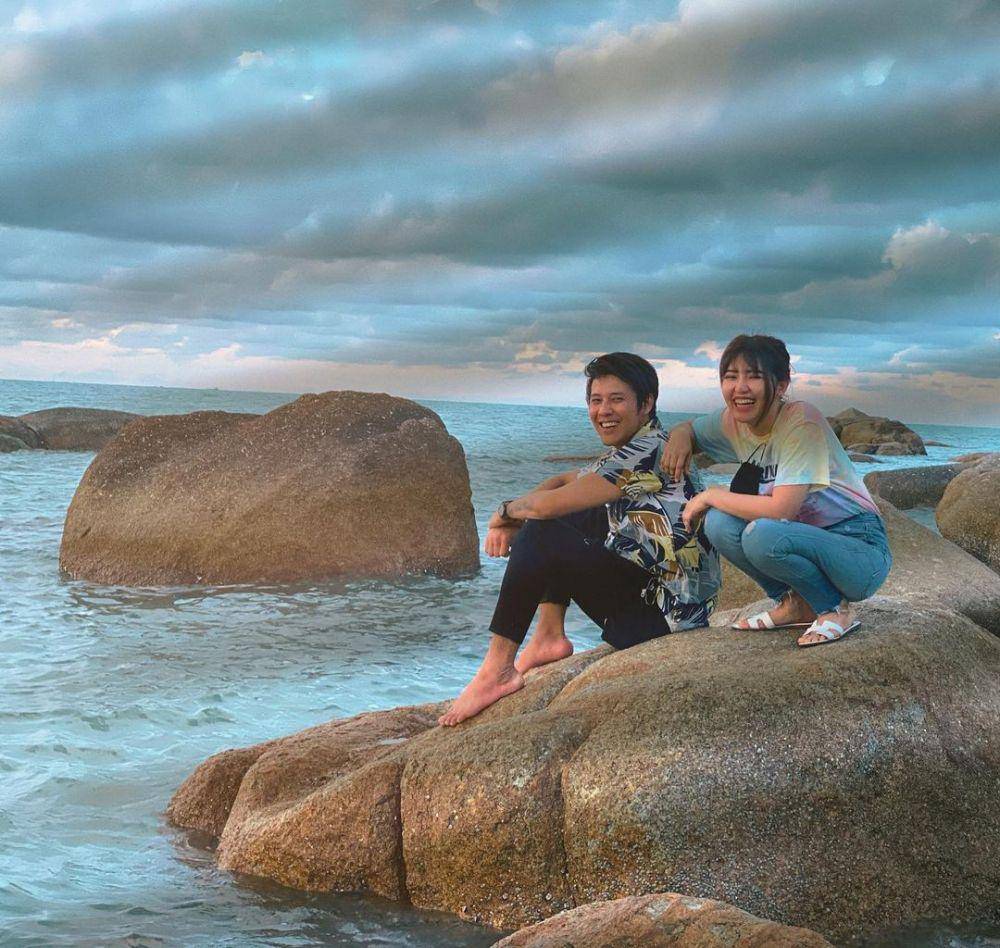 Via Vallen dan Chevra Yolandi saat liburan bersama (instagram.com/chevra_yo88)