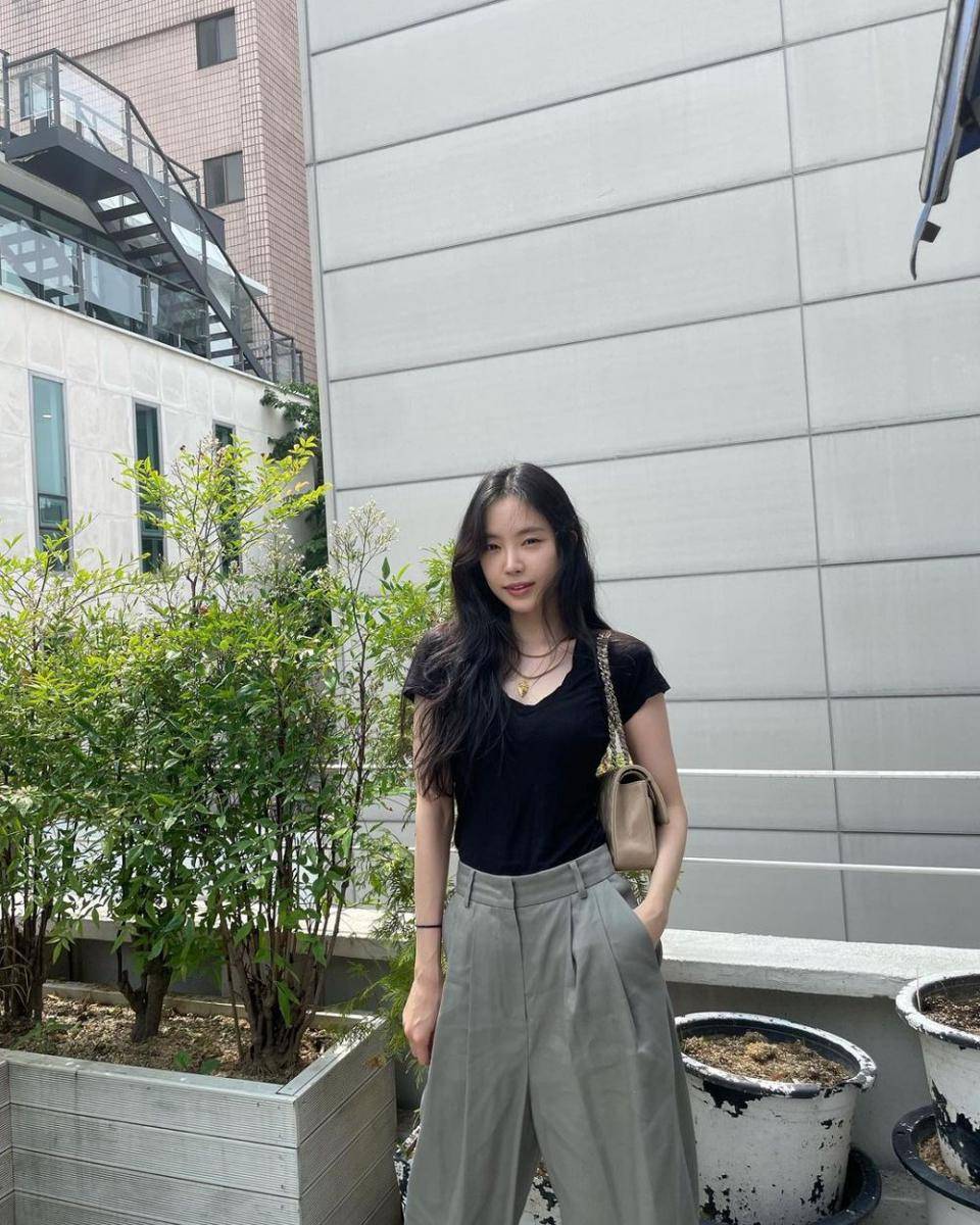 Naeun Apink (instagram.com/marcellasne)