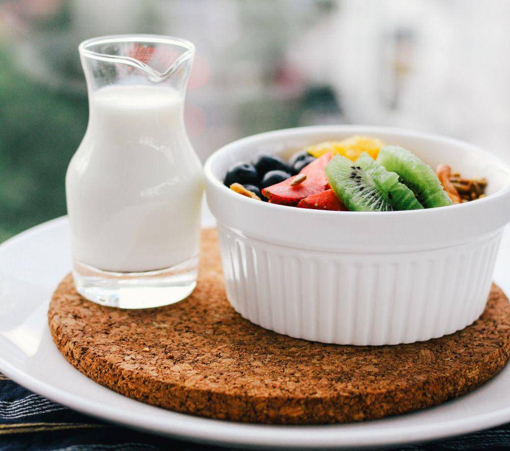 ilustrasi salad buah (unsplash.com/Carissa Gan)