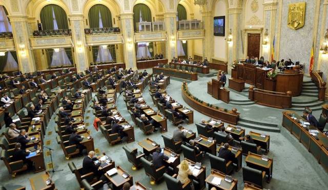 Suasana di dalam Gedung Parlemen Rumania. (twitter.com/RRInternational)