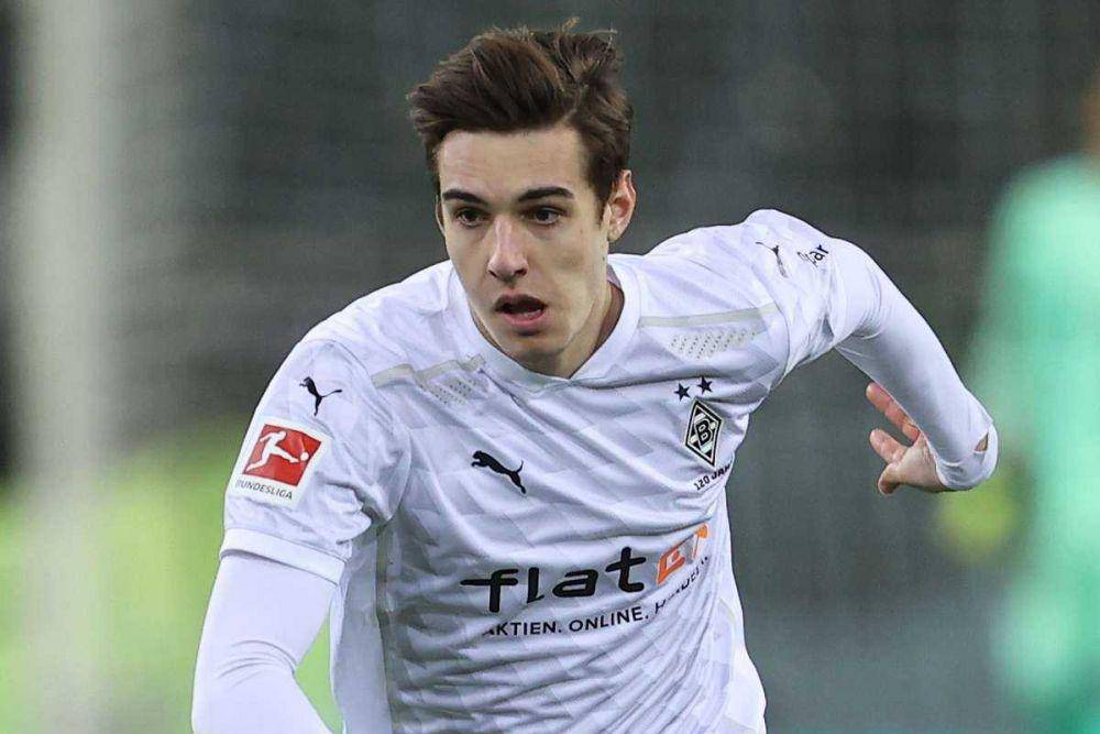 Florian Neuhaus (goal.com)