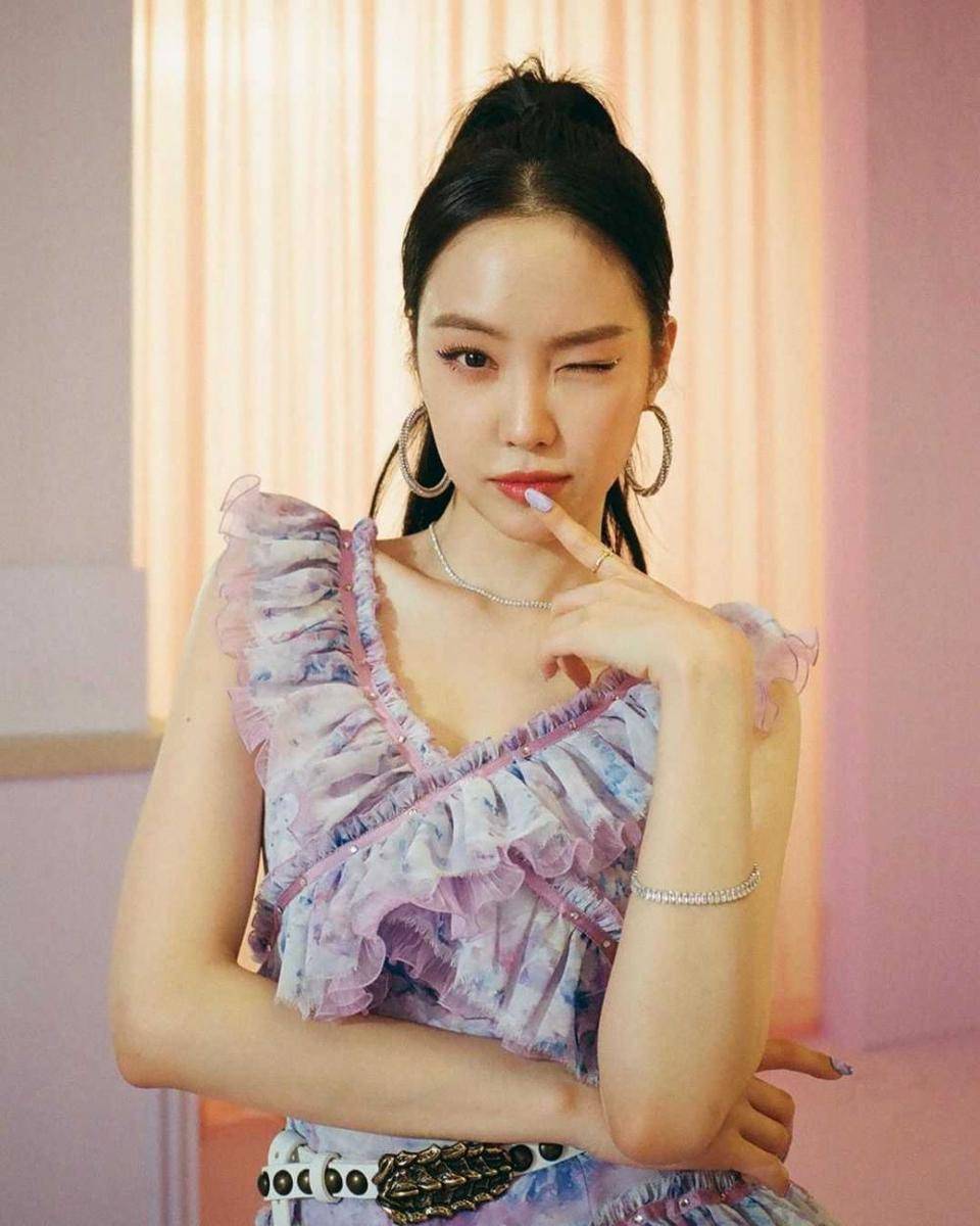 Naeun A Pink (instagram.com/marcellasne_)