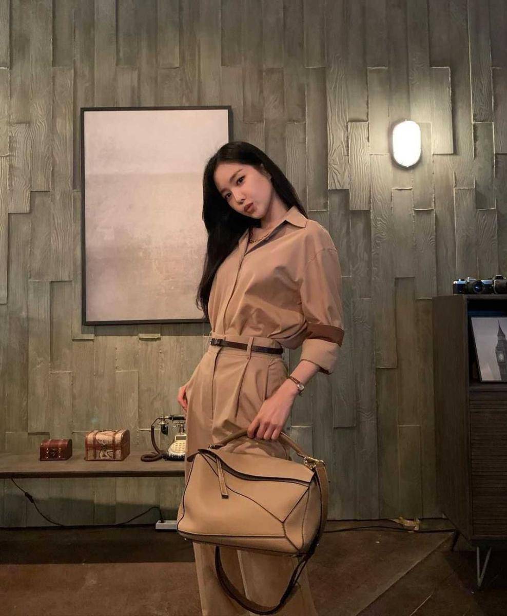 Naeun A Pink (instagram.com/marcellasne_)