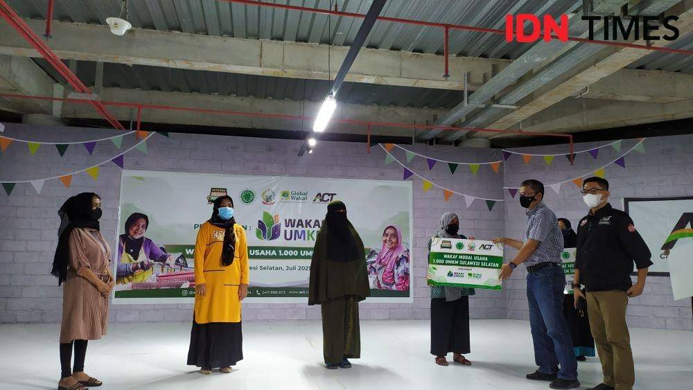 Global Wakaf Aksi Cepat Tanggap (ACT) untuk seribu pelaku UMKM di Sulawesi Selatan. IDN Times/Sahrul Ramadan