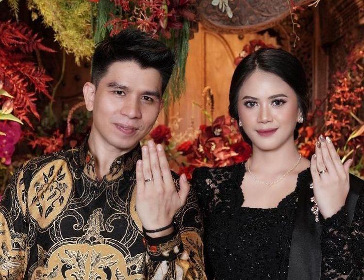 Resmi Lamaran, 10 Momen Bahagia Irfan Govinda dan Kekasih