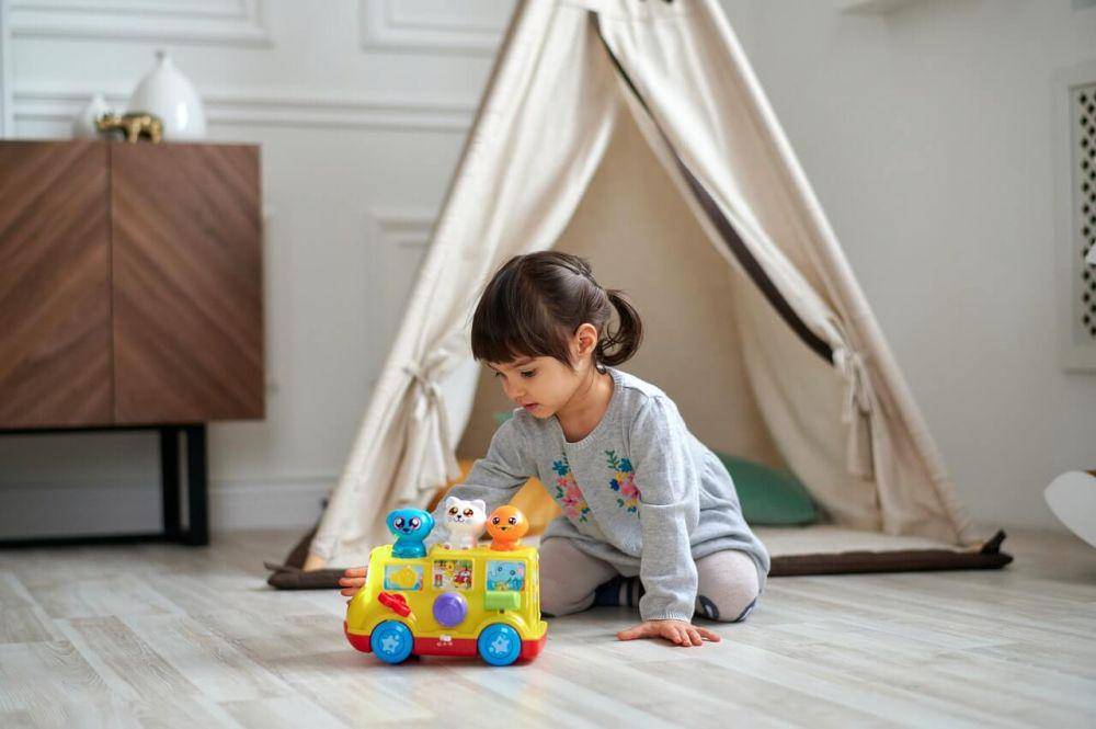 ilustrasi anak dan mainan (pexels.com/Polesie Toys)