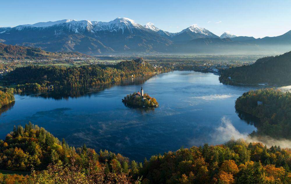 Bled, Slovenia (unsplash.com/Neven Krcmarek)