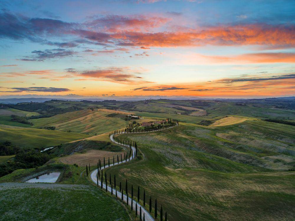 Val d'Orcia, Tuscany, Italia (unsplash.com/Luca Micheli)