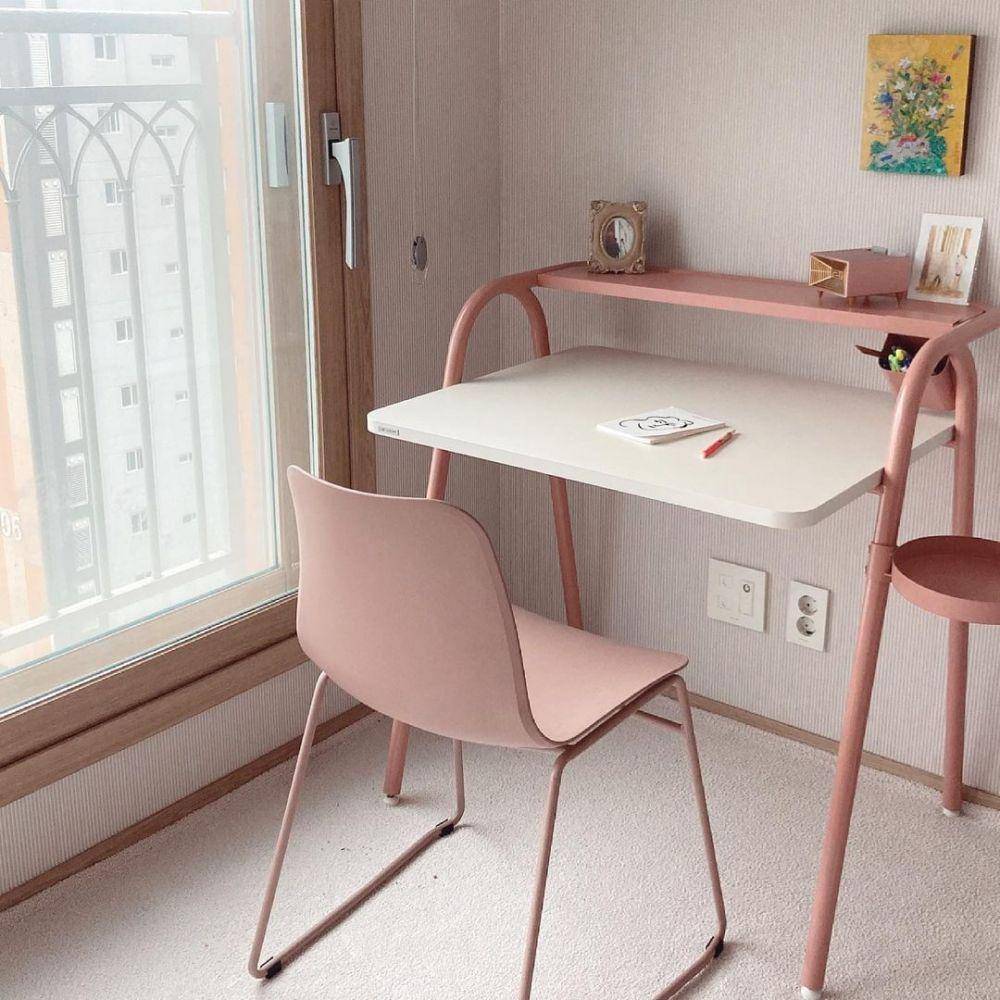Meja lipat (instagram.com/roomnhome)