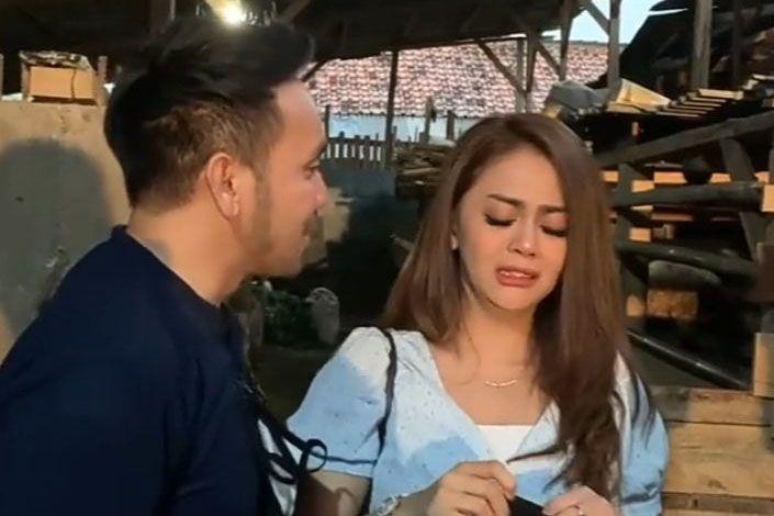 10 Potret Kejutan Ultah Jenita Janet, Dapet Kado Anti Mainstream