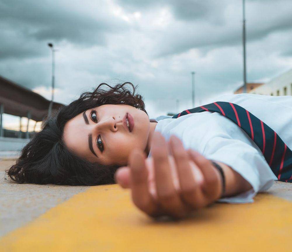 ilustrasi wanita tiduran (pexels.com/mikoto.raw)