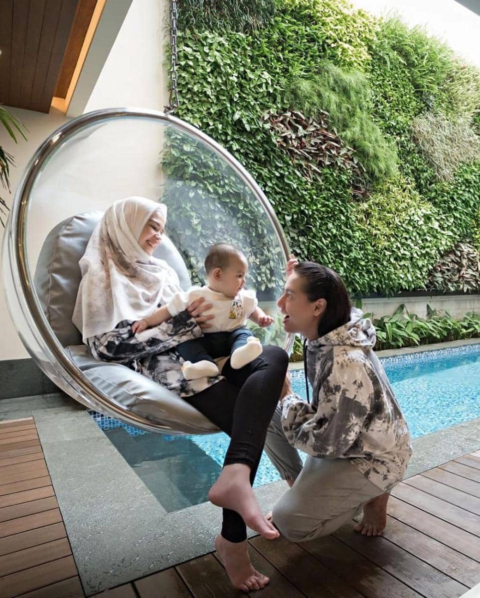 Cut Meyriska (instagram.com/cutratumeyriska)