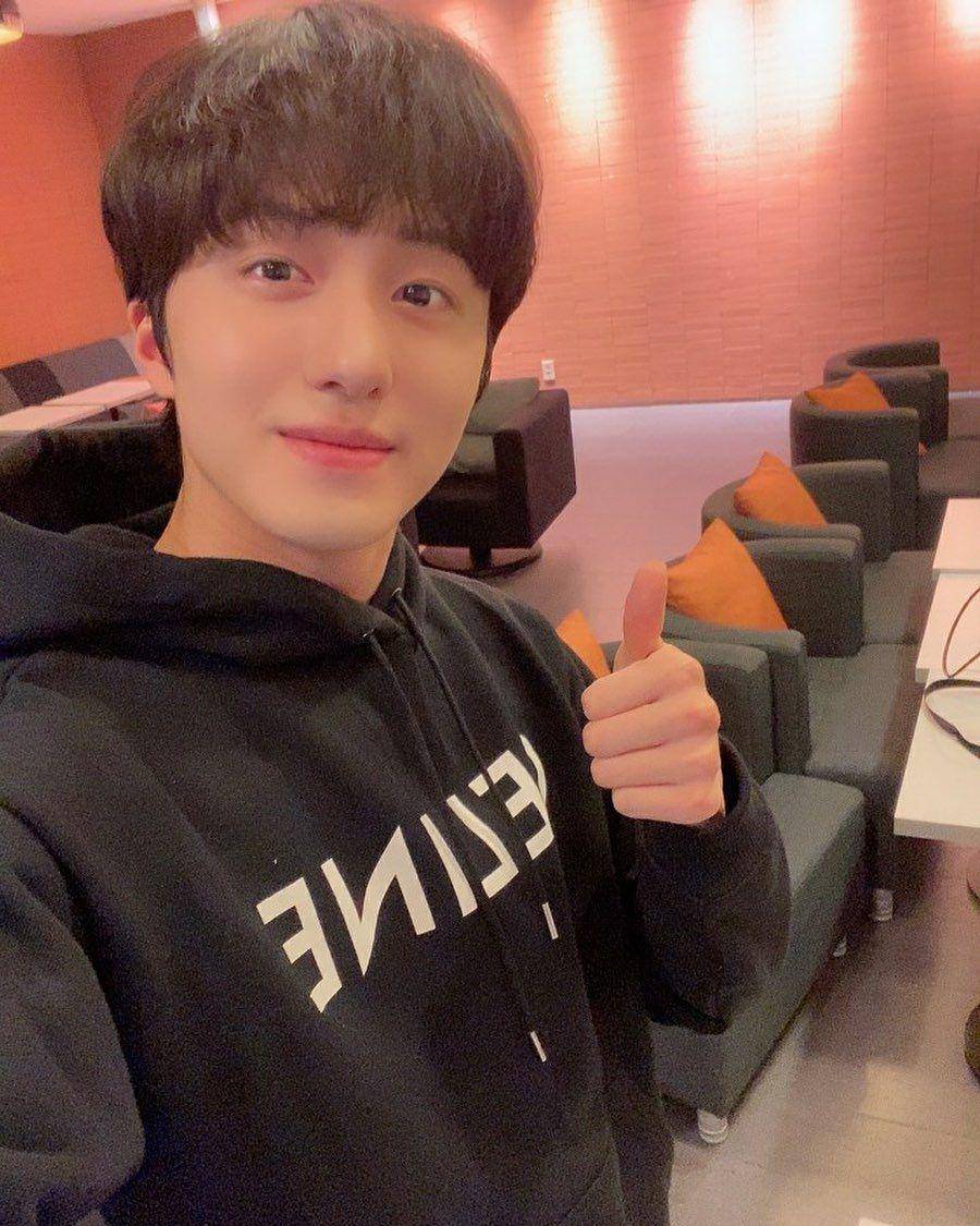 Chani SF9 (instagram.com/c_chani_i)