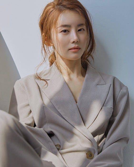 Lee Ga Ryeong (instagram.com/viollet1002)
