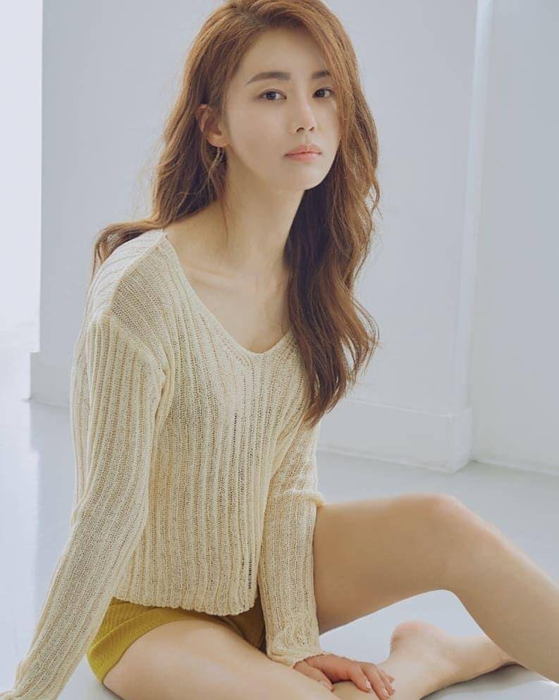 Lee Ga Ryeong (instagram.com/viollet1002)