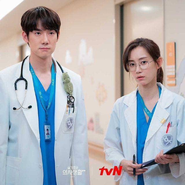 Ahn Jung Won dan Jang Gyeol Wool di KDrama Hospital Playlist (instagram.com/hospitalplaylist_official)
