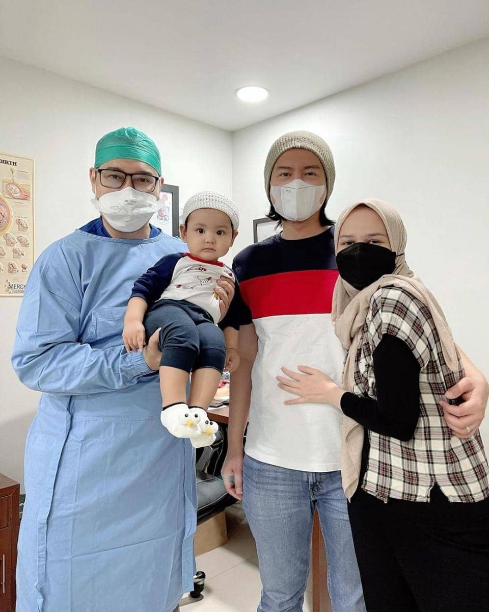 Cut Meyriska (instagram.com/cutratumeyriska)