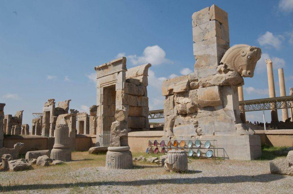 Puing-puing peninggalan Kerajaan Persia. (theculturetrip.com)