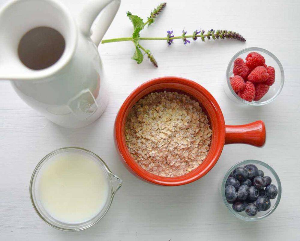 ilustrasi oatmeal  (unsplash.com/Cleanlight Photo)