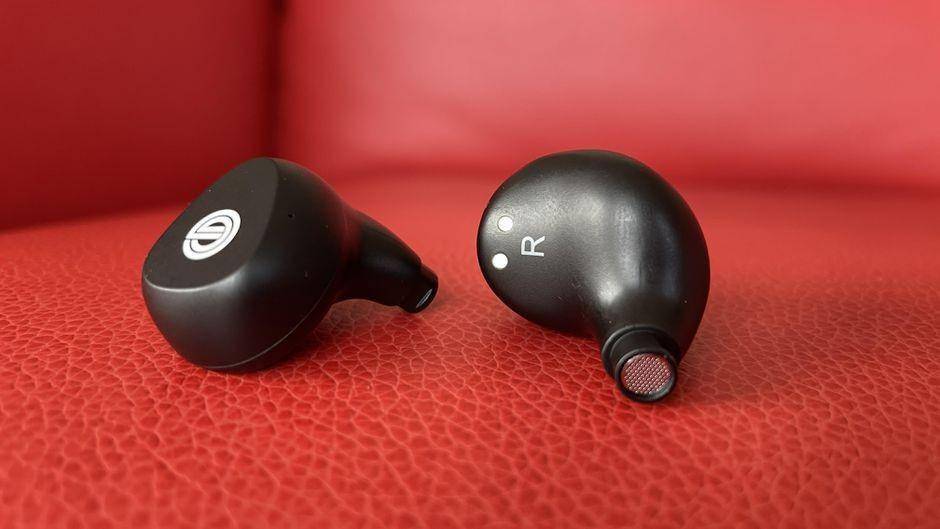 Grado GT220 (cnet.com)