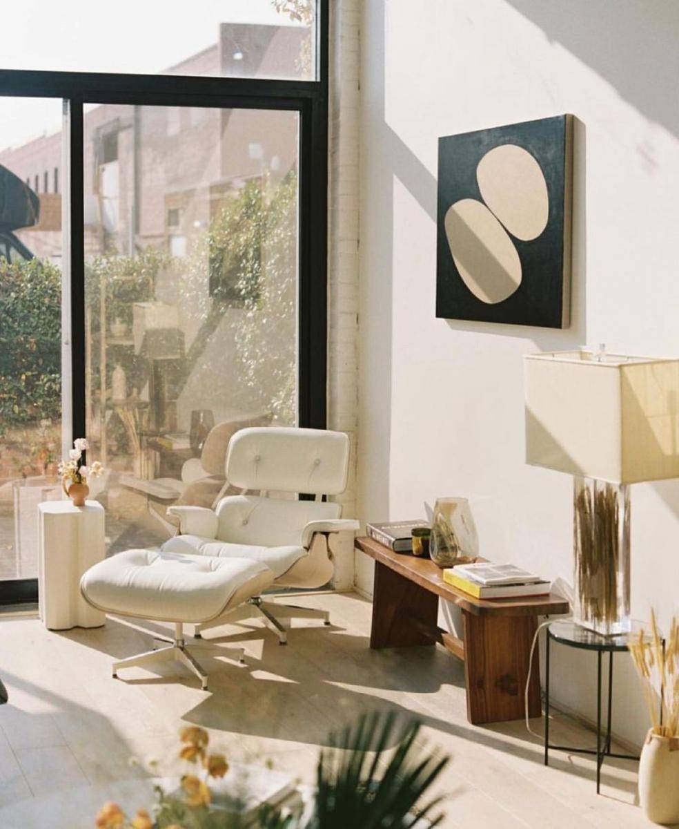 Kamar warna mute (instagram.com/homebyruerodier)