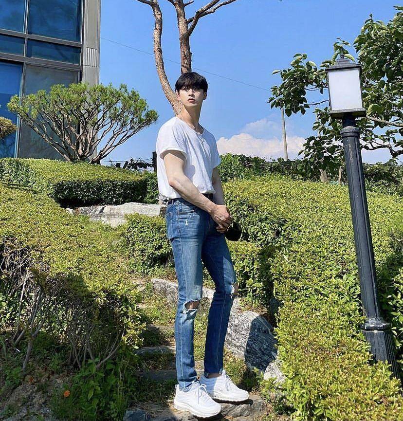 Kim Kang Min (nstagram.com/kangmeen/)