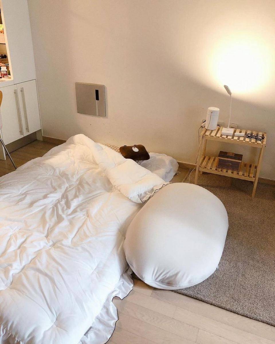 Kamar warna mute (instagram.com/oneroom.make)