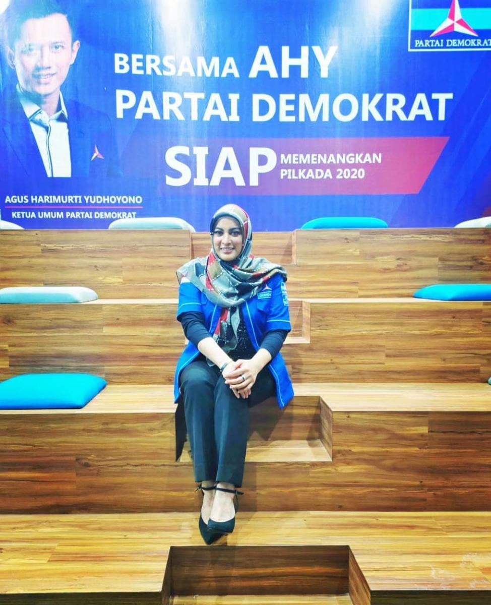 10 Potret Aktif Jane Shalimar Sebagai Politikus, Penuh Dedikasi