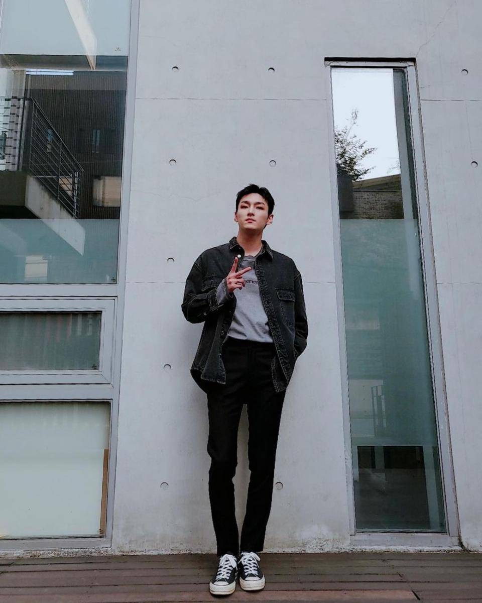 Zuho SF9 (instagram.com/zuuuuu_oh)